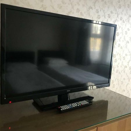 Airport Guest House Слау Екстериор снимка