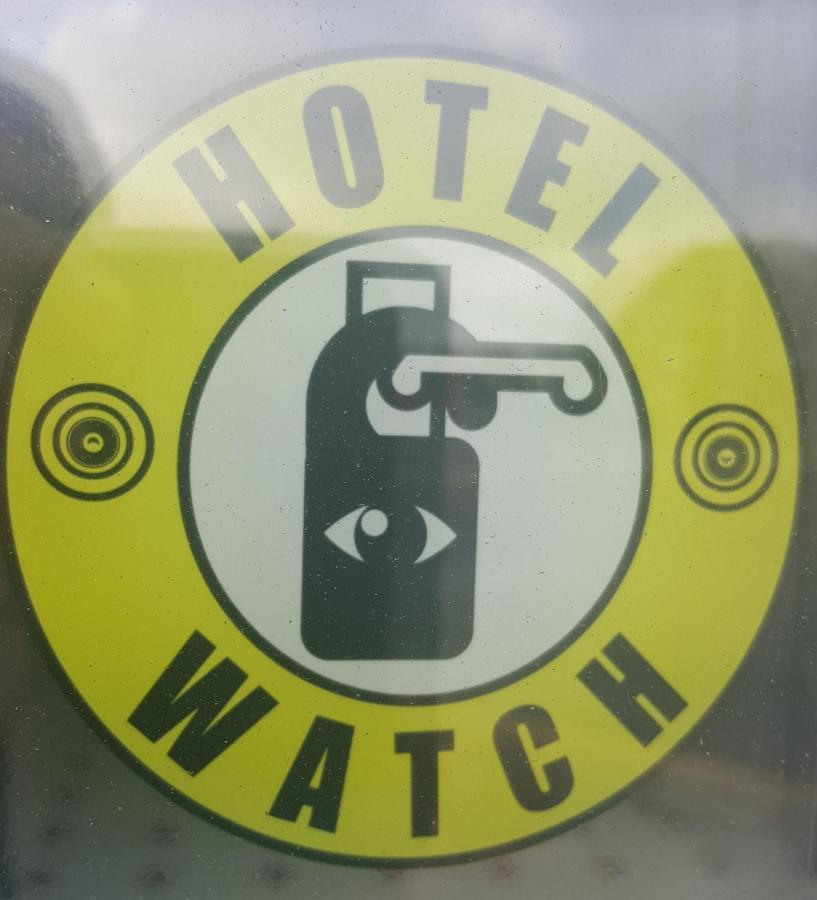 Airport Guest House Слау Екстериор снимка